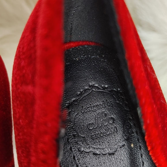 Red Velvet Heels with Optional Bows - Picture 8 of 12